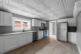 404 High St in St. Albans, WV - Foto de edificio - Building Photo