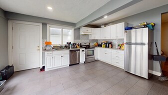 101 Bradford St, Unit 1A in Everett, MA - Building Photo