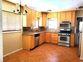 10832 Westminster Ave in Los Angeles, CA - Building Photo - Building Photo