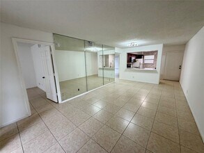 3355 Jaywood Ter, Unit J111 in Boca Raton, FL - Building Photo - Building Photo