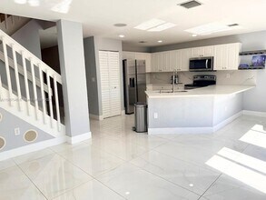 11612 NW 51st Terrace in Doral, FL - Building Photo - Building Photo