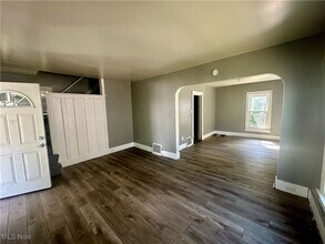 2302 9th St SW in Akron, OH - Building Photo - Building Photo