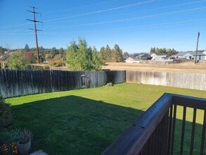 8601 E Bull Pine Ln in Spokane, WA - Building Photo - Building Photo