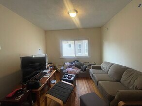 227 Boston Ave, Unit 2 in Medford, MA - Foto de edificio - Building Photo