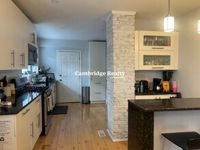 296 Arlington St, Unit #1T in Watertown, MA - Building Photo - Building Photo