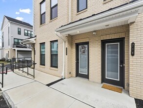 715 Parker Blvd in West Windsor Township, NJ - Foto de edificio - Building Photo