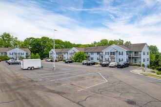 Hunters Ridge in Kalamazoo, MI - Foto de edificio - Building Photo