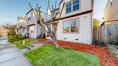 240 Anteeo Way in Santa Rosa, CA - Building Photo - Building Photo