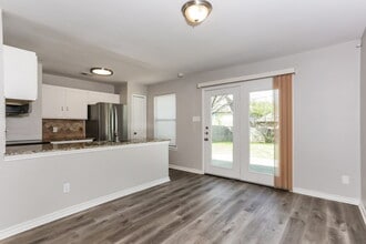 6401 Springfield Dr in Arlington, TX - Foto de edificio - Building Photo