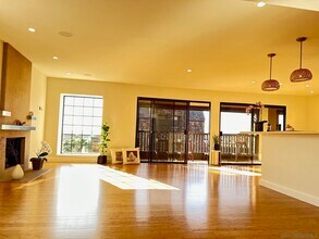 13024 Caminito del Rocio in Del Mar, CA - Building Photo - Building Photo