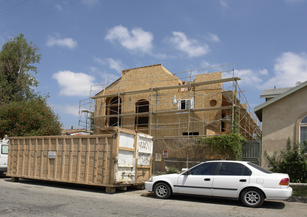 5937 Willoughby Ave in Los Angeles, CA - Building Photo