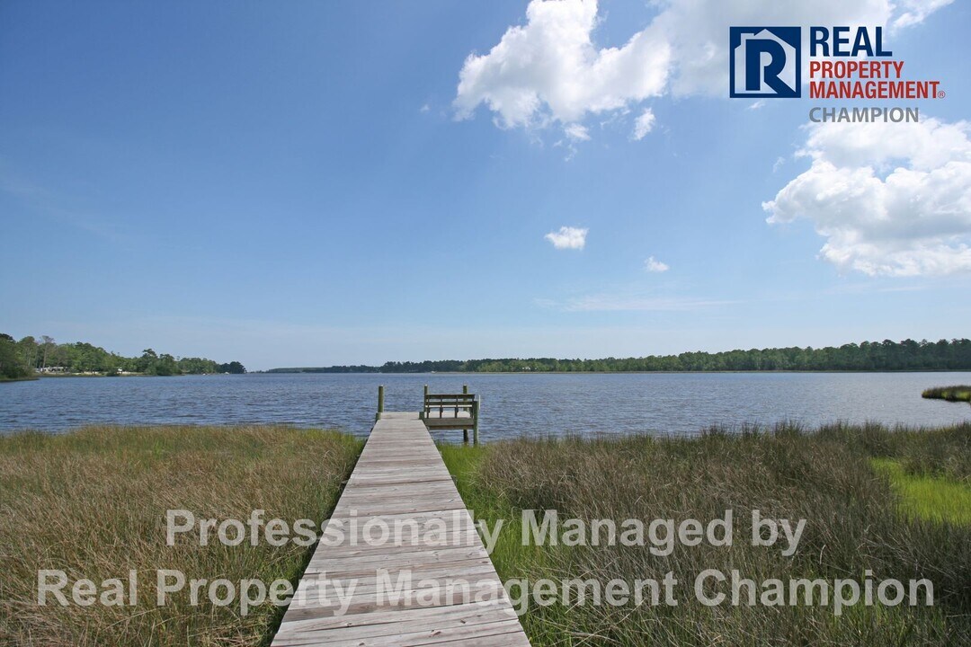 243 Youpon Dr in Hubert, NC - Building Photo