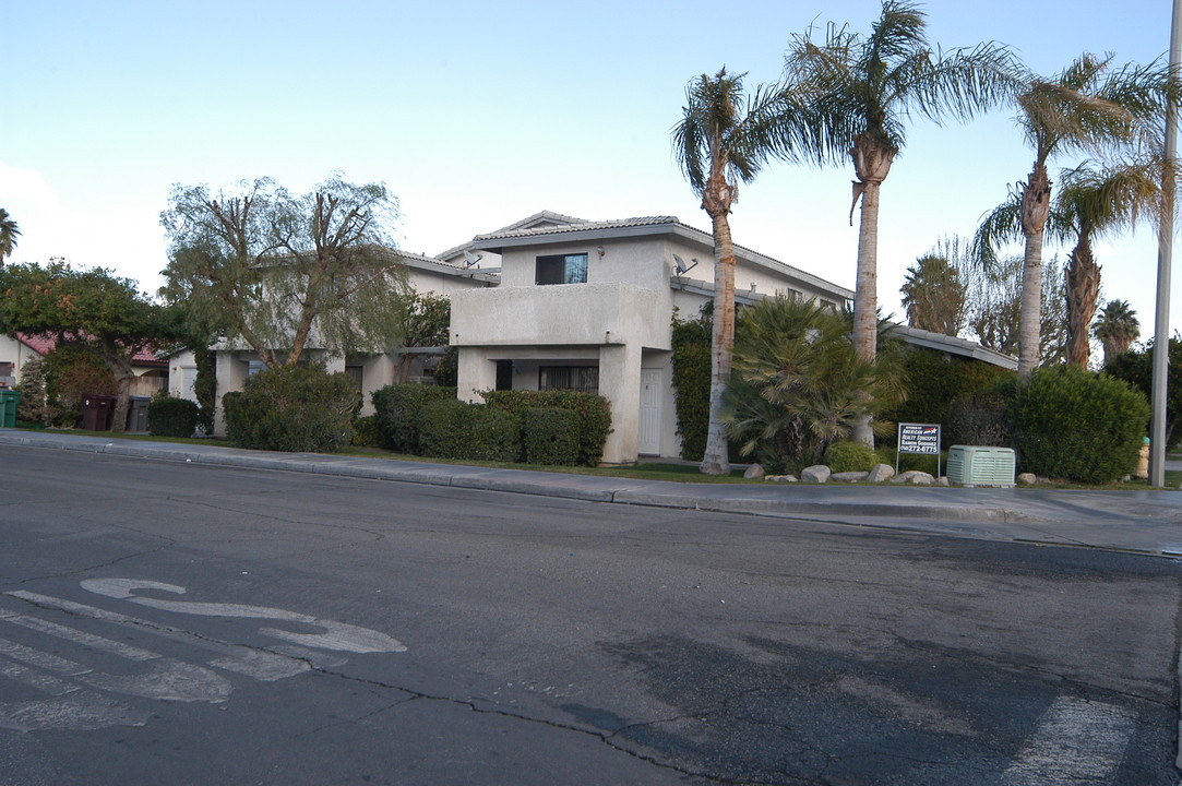 32950 Canyon Vista Rd in Cathedral City, CA - Building Photo