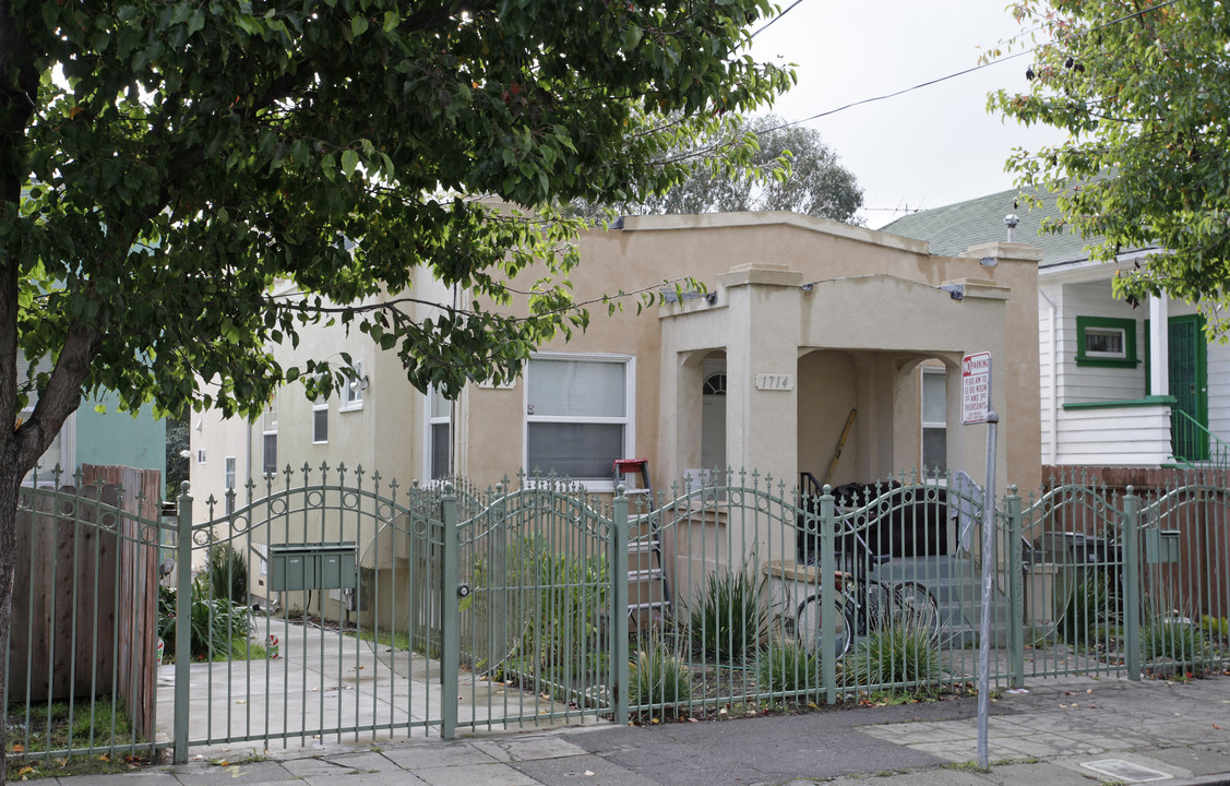 1714 Bridge Ave in Oakland, CA - Foto de edificio