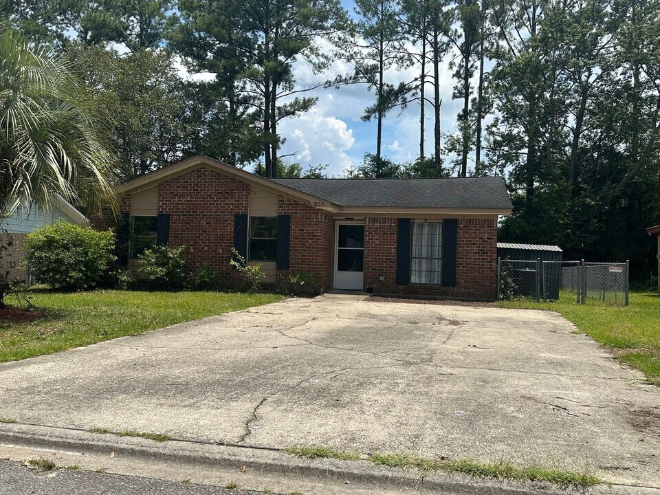 258 Garden Cir in Hinesville, GA - Building Photo