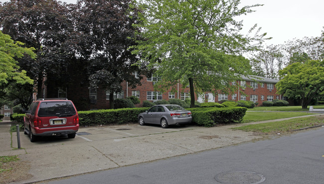 Park Terrace East in East Orange, NJ - Building Photo - Building Photo