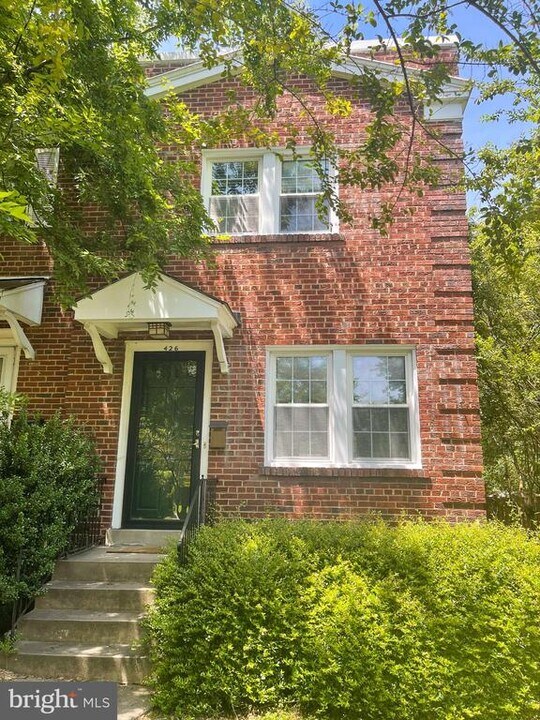 426 E Nelson Ave in Alexandria, VA - Building Photo