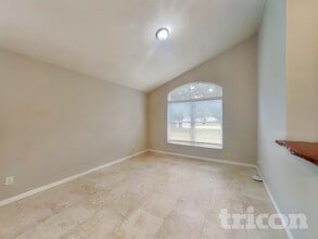 528 Nevada Loop Rd in Davenport, FL - Foto de edificio - Building Photo