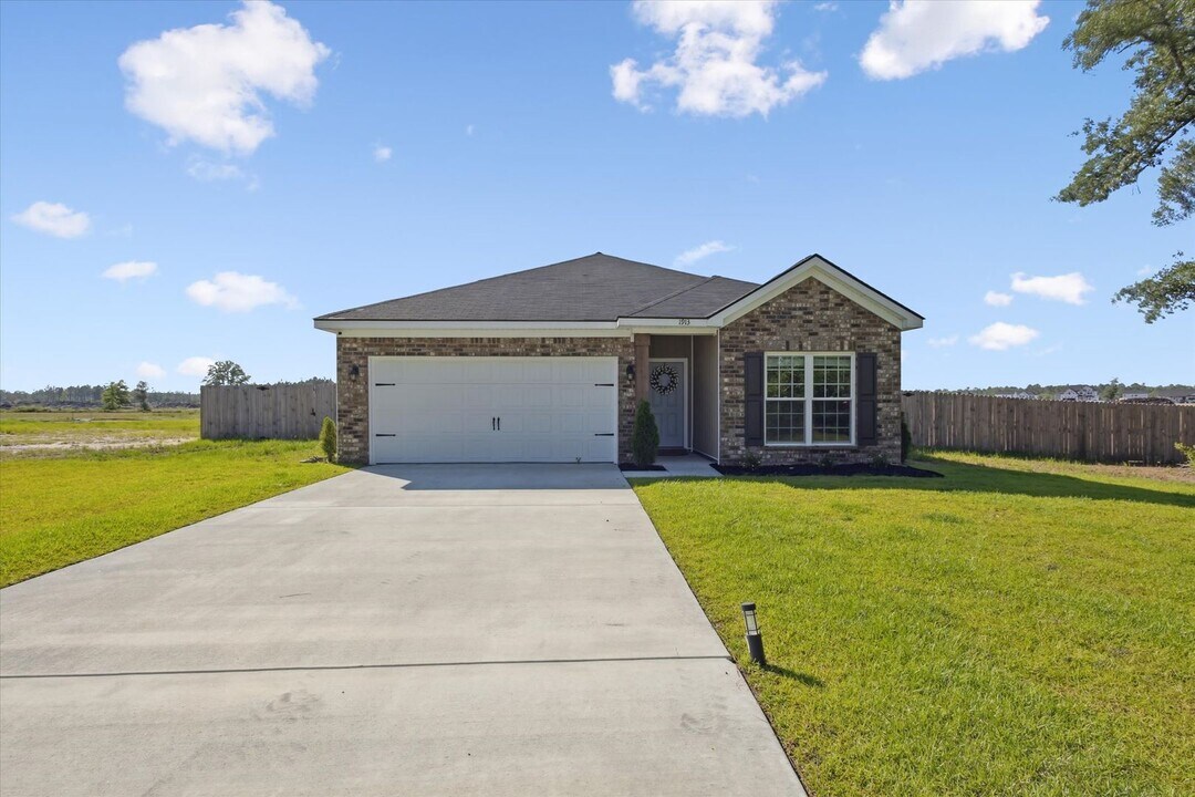1913 Arnall Dr in Allenhurst, GA - Building Photo