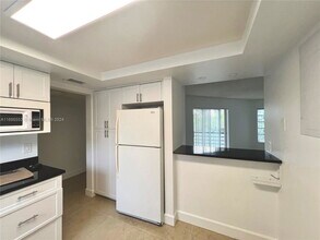 3100 Riverside Dr in Coral Springs, FL - Building Photo - Building Photo