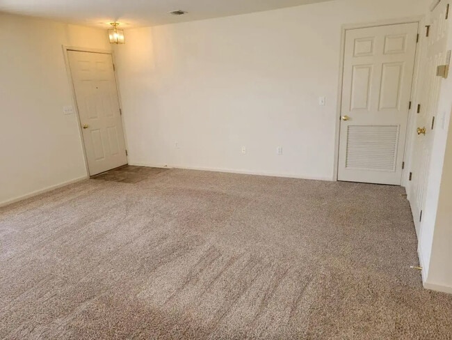 1355 Martin Ave in Ephrata, PA - Foto de edificio - Building Photo