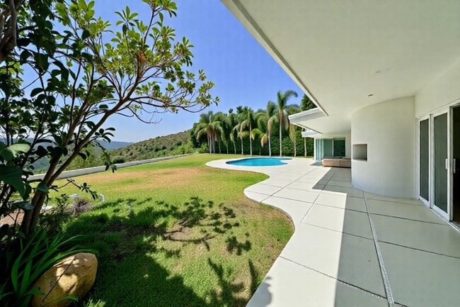 property at 1641 Tower Grove Dr