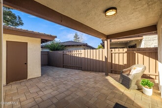 1116 Nottingwood Cir in Westlake Village, CA - Building Photo - Building Photo