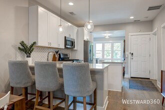 2344 N Oakley Ave in Chicago, IL - Building Photo - Building Photo