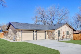 1402 Valleyridge Cir in Austin, TX - Building Photo - Building Photo