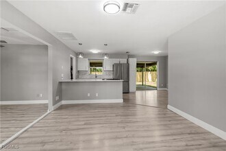 17313 Lee Rd in Ft. Myers, FL - Building Photo - Building Photo