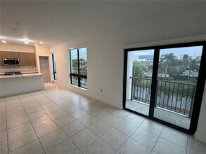 8363 NW 41st St, Unit 306 in Doral, FL - Building Photo - Building Photo