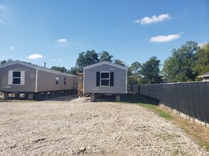 15819 Lillja Rd in Houston, TX - Foto de edificio - Building Photo