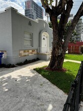 2971 SW 38th Ave in Miami, FL - Building Photo - Building Photo