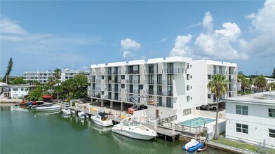8100 Byron Ave in Miami Beach, FL - Foto de edificio - Building Photo