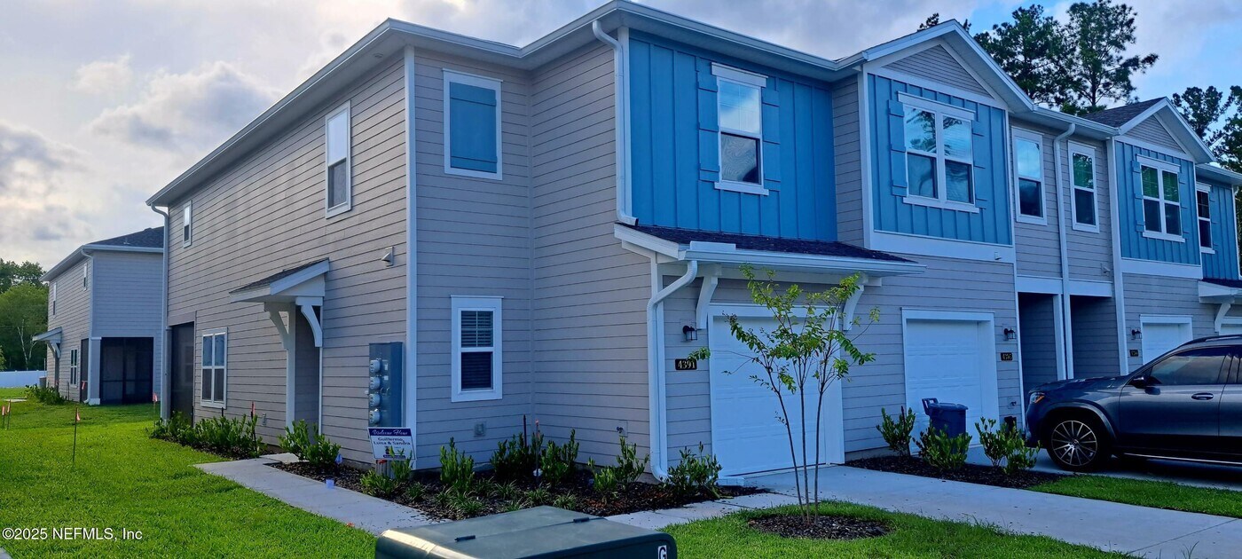 4391 Leeward Breeze Lp in Middleburg, FL - Building Photo