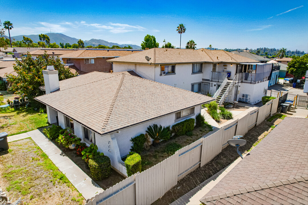 1219 Arcadia Ave in Vista, CA - Building Photo