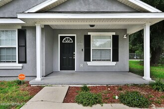 3702 Wood Creek Ln in Jacksonville, FL - Building Photo - Building Photo