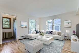 2106 Grand Ave S in Minneapolis, MN - Building Photo