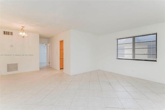 141 NW 27th Terrace, Unit 1-2 in Fort Lauderdale, FL - Building Photo - Building Photo