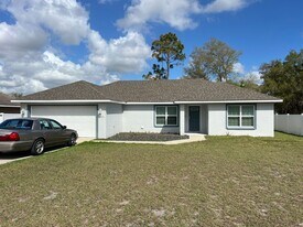 8355 SE 159th Ln in Summerfield, FL - Building Photo