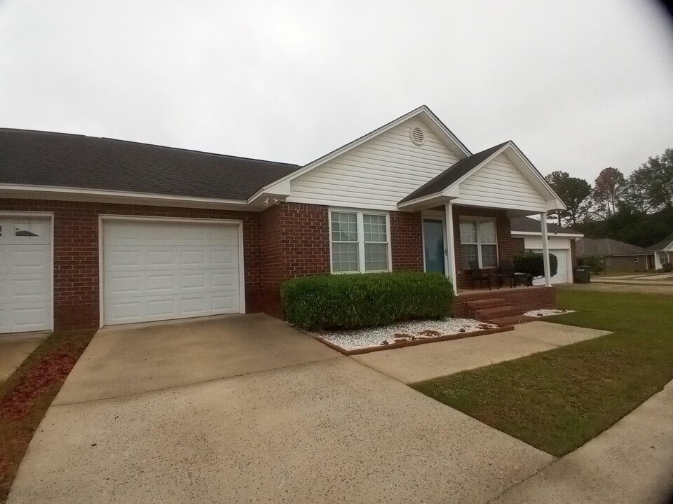 2212 Dartmouth Dr in Sumter, SC - Building Photo