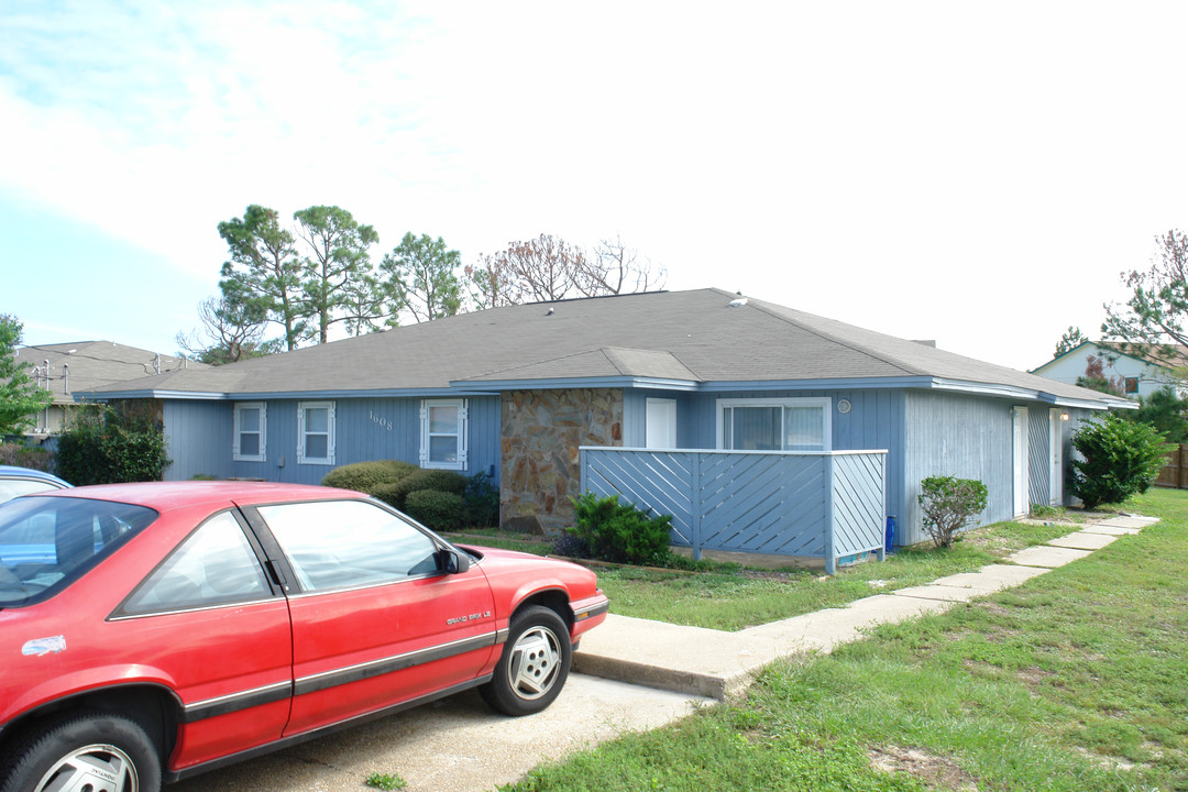 1608 Green Briar Pky in Gulf Breeze, FL - Foto de edificio