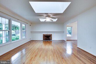 5904 Lenox Rd in Bethesda, MD - Foto de edificio - Building Photo