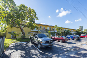 Waters Edge Apartments in Wilton Manors, FL - Building Photo - Building Photo