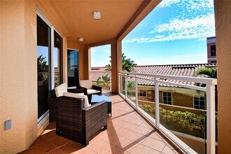 501 Mandalay Ave in Clearwater, FL - Foto de edificio - Building Photo