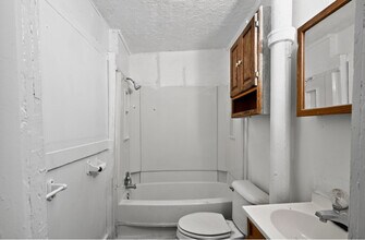 979 W King St in Decatur, IL - Foto de edificio - Building Photo