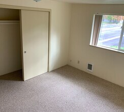 Coburg Road Apartments in Eugene, OR - Building Photo - Building Photo