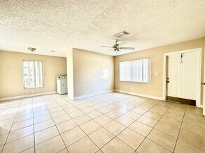 4127 Woodside Dr in Coral Springs, FL - Building Photo - Building Photo