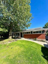 2101 Arch St in Ottawa, ON - Building Photo