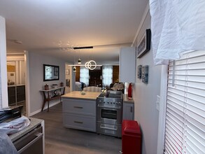 117 Walnut St, Unit Unit1 in Manchester, NH - Foto de edificio - Building Photo